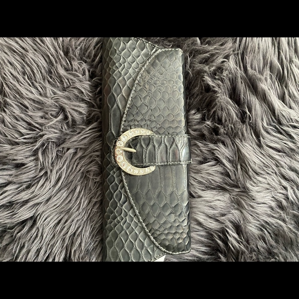 Grey pattered clutch